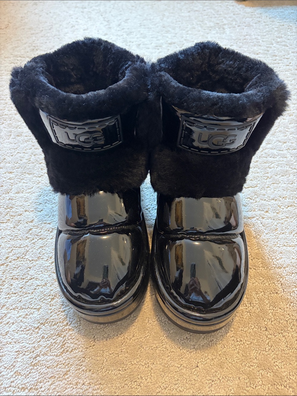 Women’s UGG Chillapeak black shiny boots 7